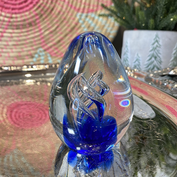 Dynasty Gallery Heirloom Collectibles Handblown Blue Art Glass Paperweight - Picture 7 of 7